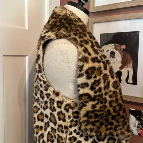 Velvet by Graham & Spencer faux fur & suede animal print pockets Medium vest - Picture 6 of 12
